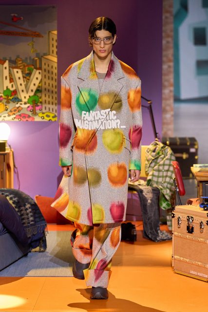 Louis Vuitton 以千禧年時期男士造型重新變奏,BTS成員J Hope 驚喜亮相|Fall / Winter 2023 Menswear
