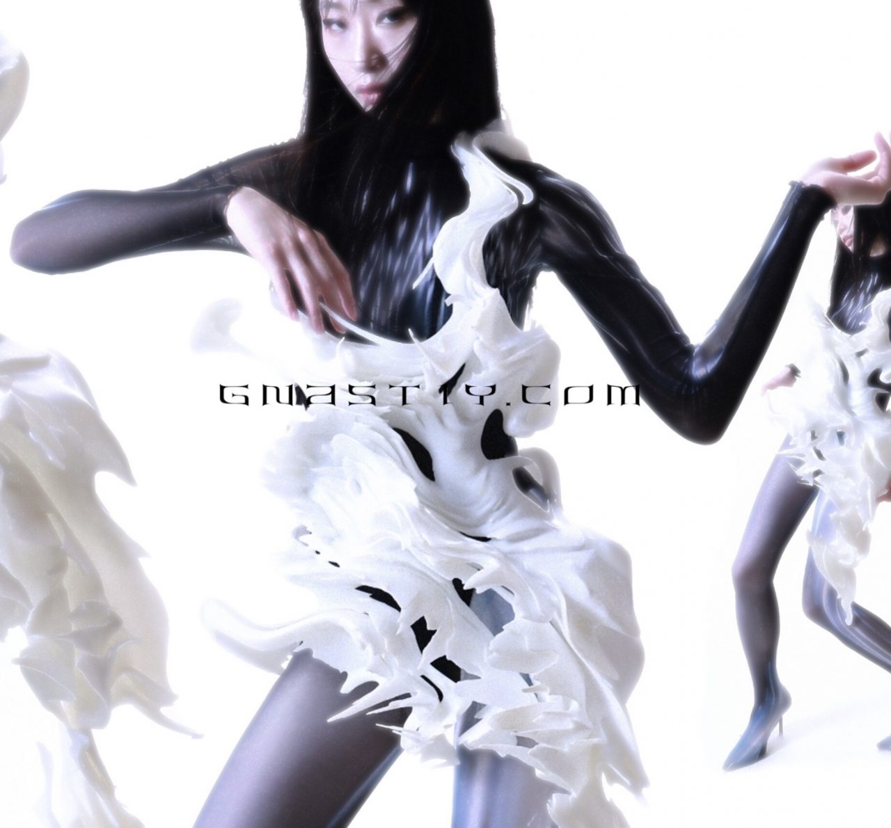 專訪品牌 Gnastiy.com 背後的時裝設計師雙人組 Vicki Tsang 與 YiDi：「沒有事情是永恆的 Newness。」