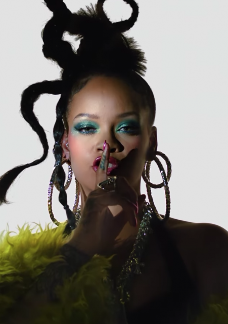 天后 Rihanna 驚喜公佈新影片為 Super Bowl 表演預熱!霸氣回歸用昔日金曲訴說幼時夢想