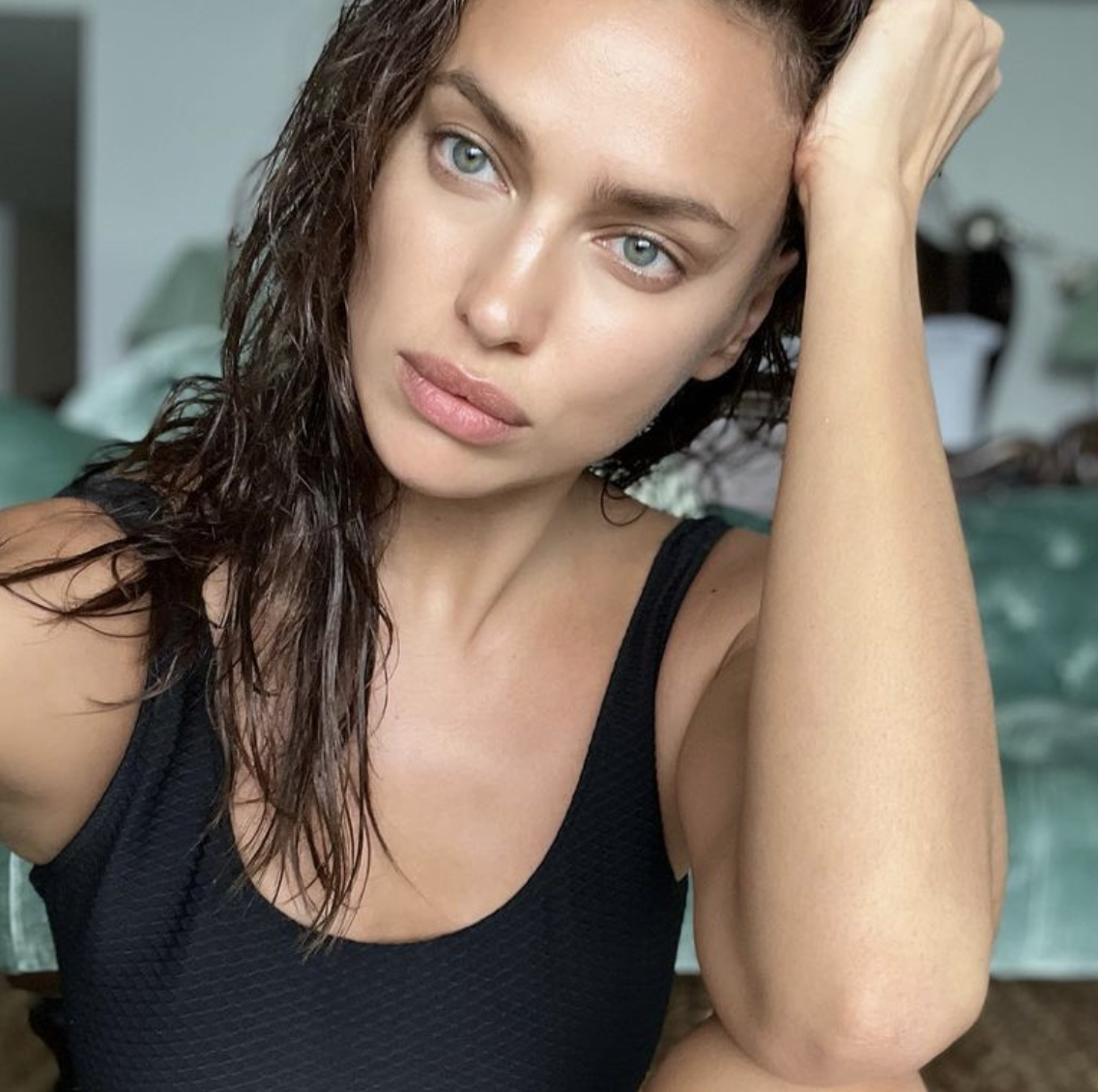 如何成為男人夢寐以求的女神？Irina Shayk的護膚秘密跟黃金有關？