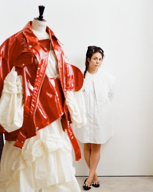 專訪愛爾蘭時裝設計師 Simone Rocha：「我將每一季系列都看成是書寫的新一章。」