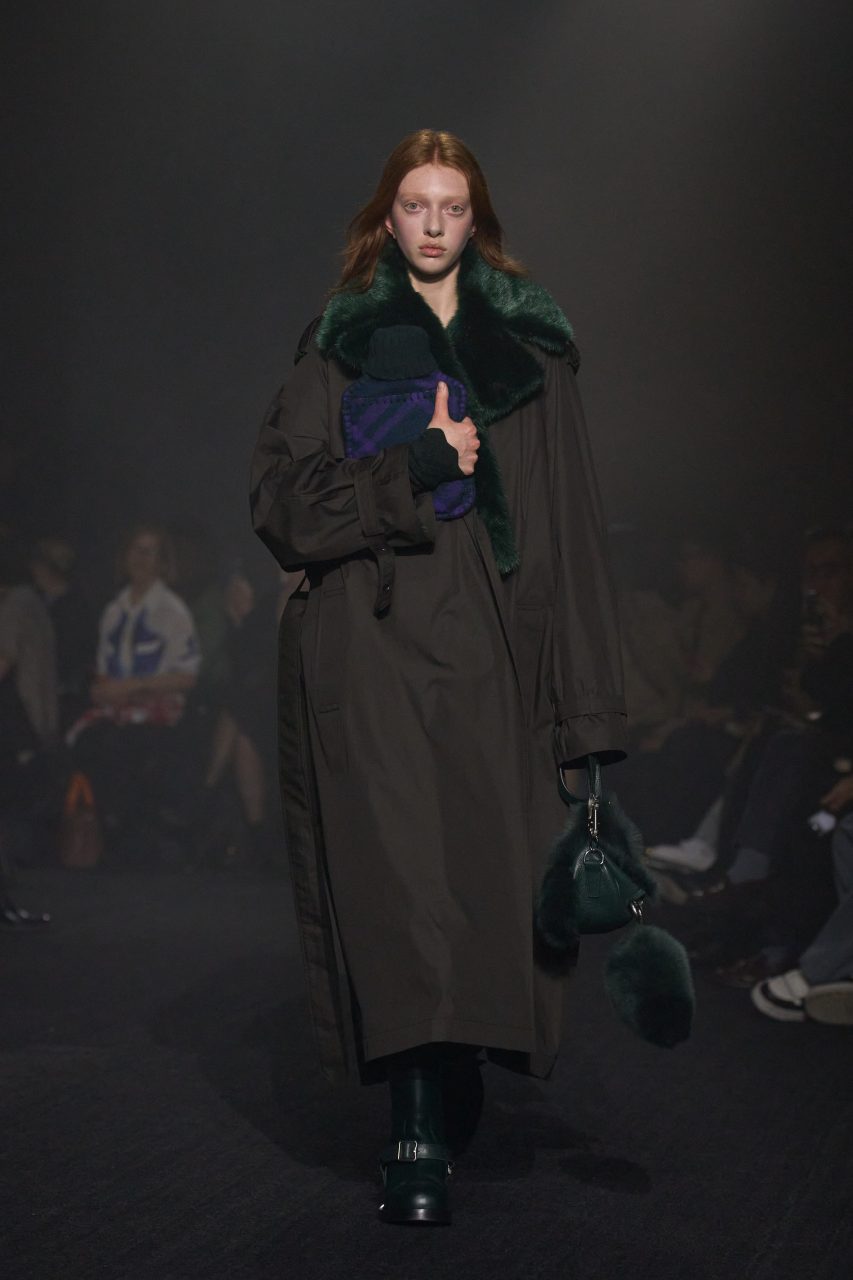 Daniel Lee 在 Burberry 首秀，解構真正的英倫風格｜Fall / Winter 2023