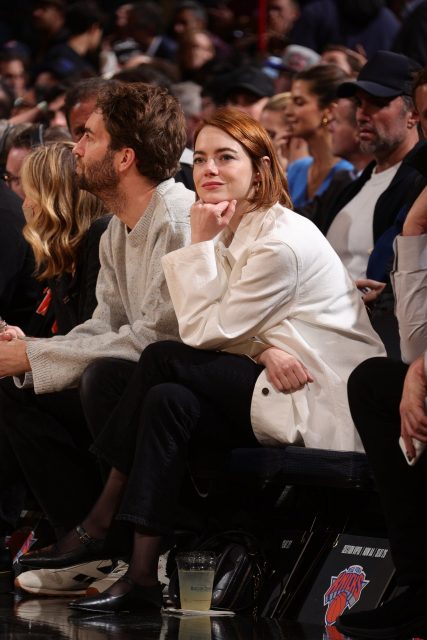 想偷走Emma Stone的衣櫥?今次她以白色牛仔簡約造型俘獲大家的心!