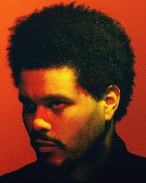 The Weeknd 相隔 10 年再度來港!香港演唱會全球首唱新歌〈Hong Kong〉,驚喜取樣王菲〈季候風〉,巨型機械女神、雷射眼震撼全場,暗黑舞台美學致敬香港電影