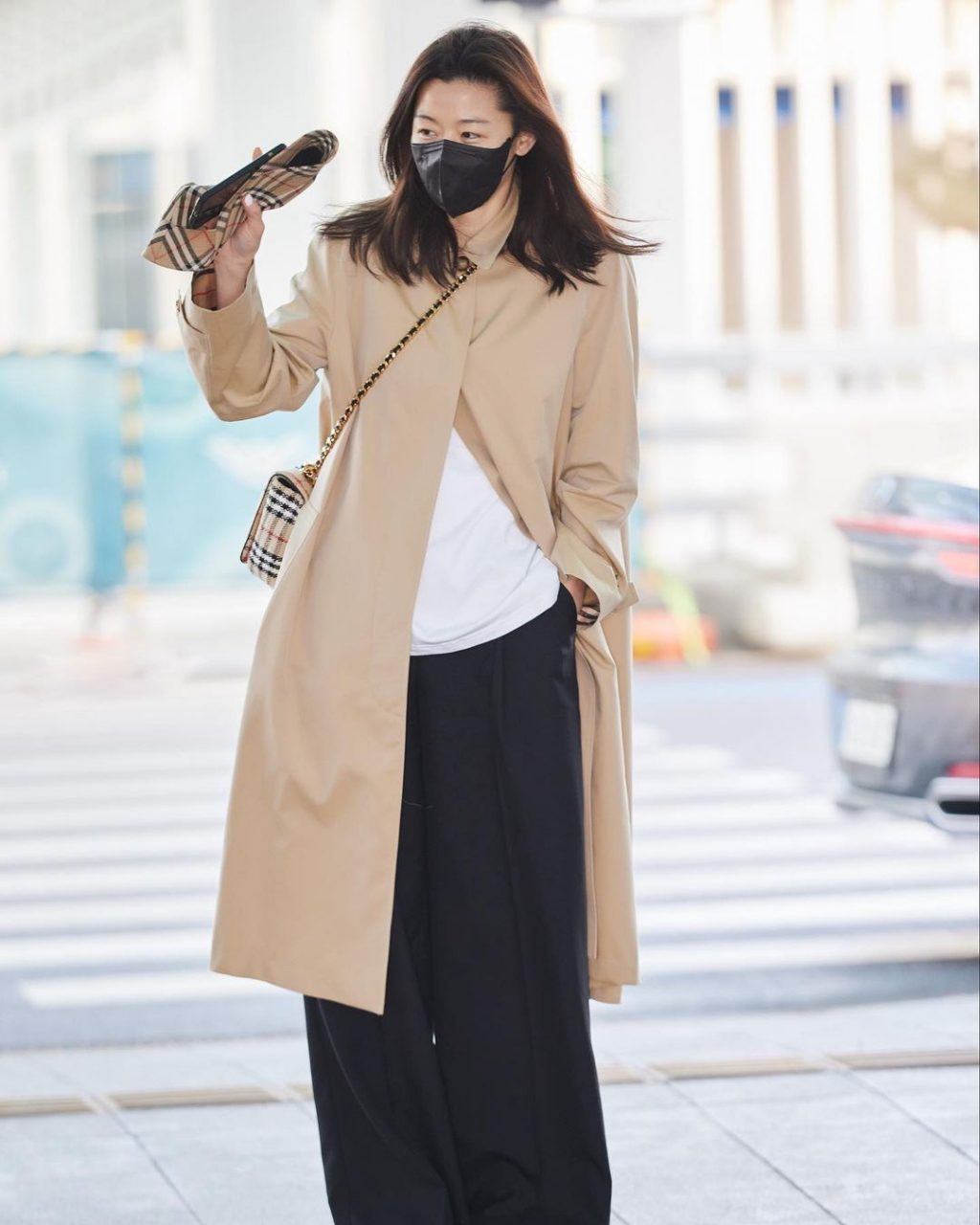 全智賢現身Burberry時裝展氣質不輸當年！解構韓國「凍齡女神」型格、優雅而知性的時尚穿搭