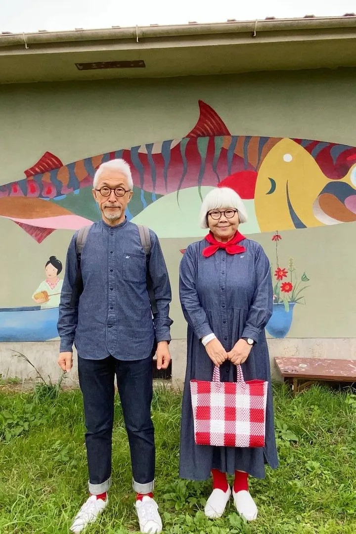簡單穿搭就能輕鬆放閃！一起向日本銀髮夫妻BONPON學習，超易上手的CP裝！