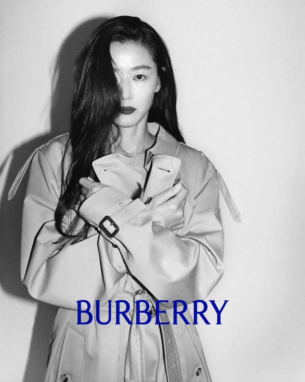 Daniel Lee 入主 Burberry 首個形象大片釋出，品牌大使全智賢驚喜登場！