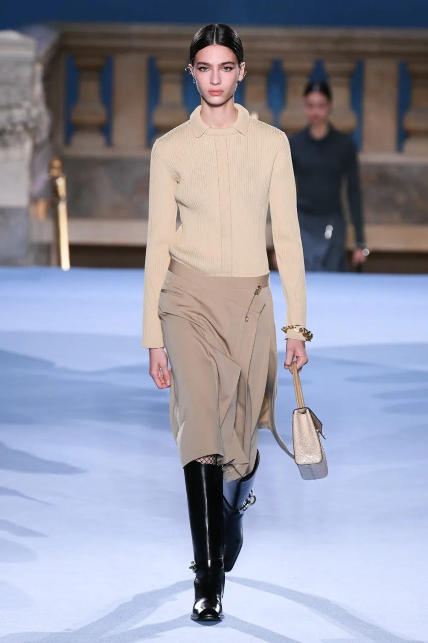 Tory Burch 以「不完美」態度來重建女性衣櫥，挑戰傳統氣質與美感定義｜Fall / Winter 2023