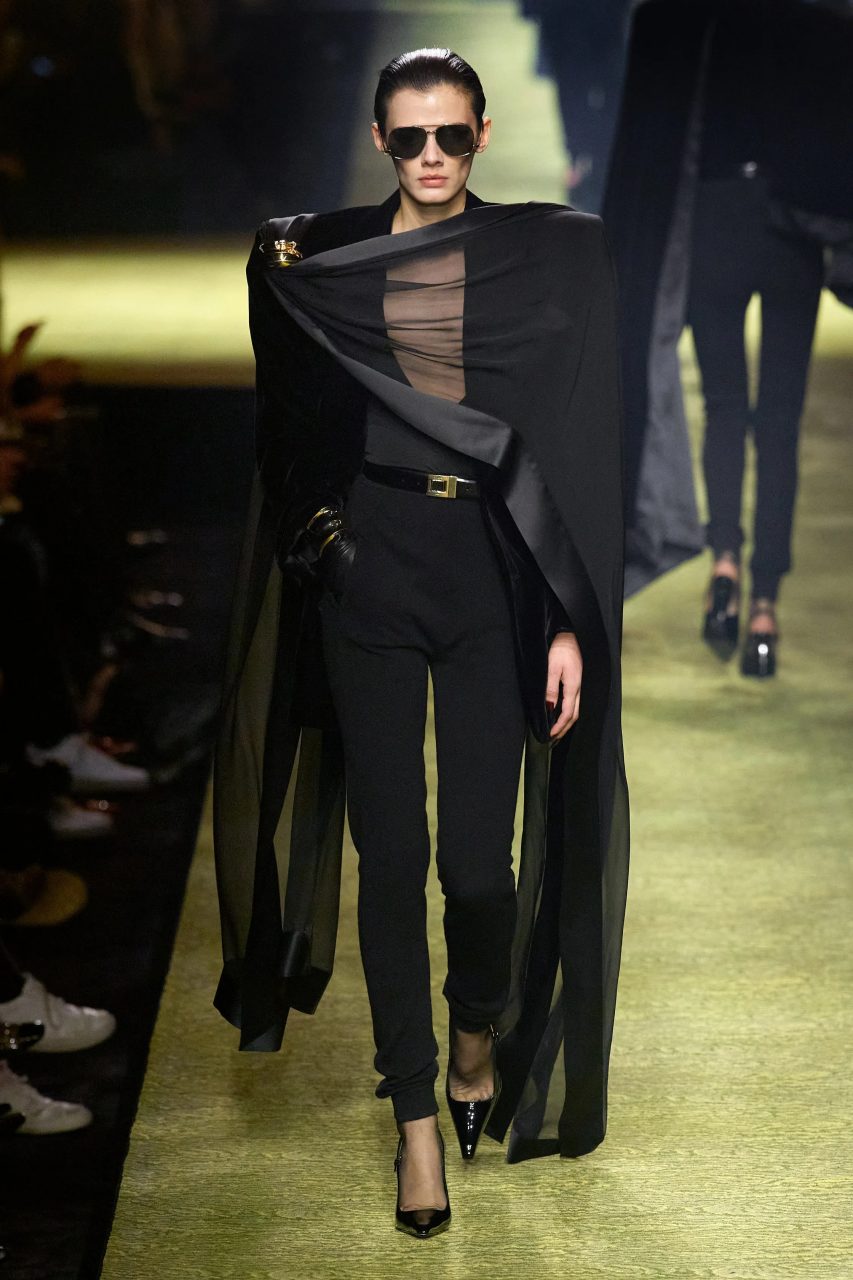 Saint Laurent 回歸洗鍊優雅歲月，重現八十年代摩登女郎的 Power Dressing ｜Fall / Winter 2023