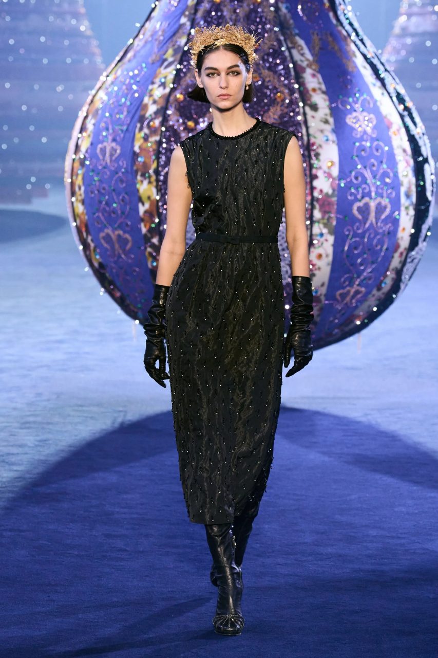 Dior 回顧黃金 50 年代的女性故事，以設計展現堅韌女性形象｜Fall / Winter 2023