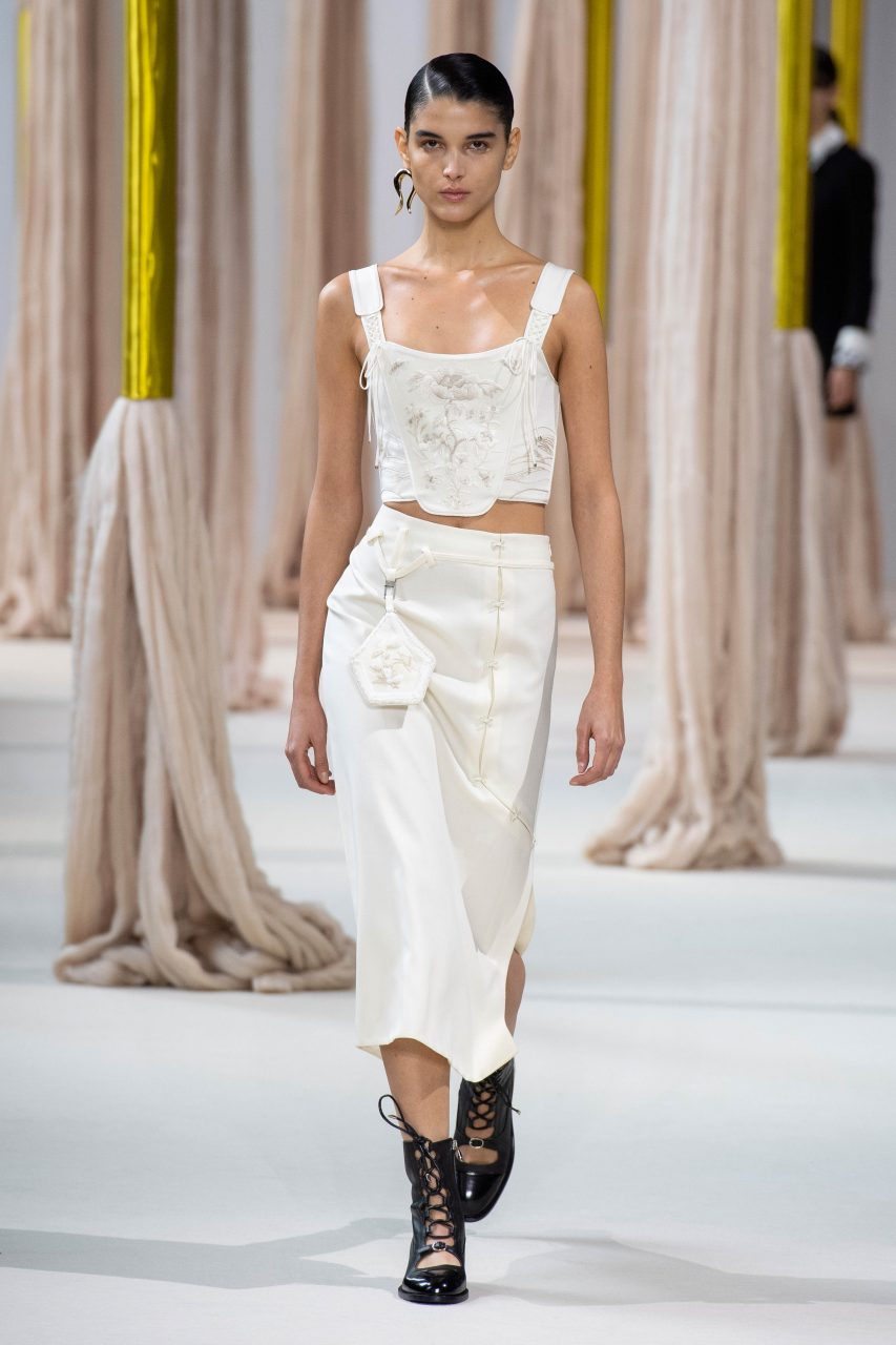 Shiatzy Chen「中式荷包」賦予靈感，詮釋中西融合的現代時尚觀 | Fall / Winter 2023