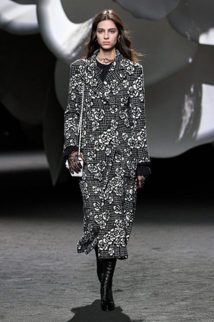 Chanel 帶來一場山茶花盛宴 綻放女性亦剛亦柔魅力 | Fall/WInter 2023