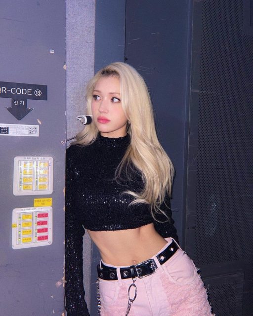 Style File:「人間芭比」Somi 甜美與性感集一身,還是Prada時尚寵兒?