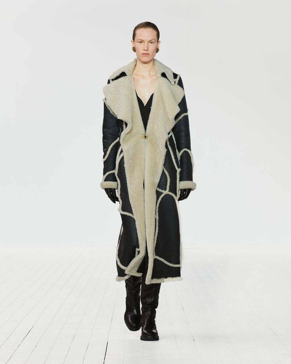 Chloé 關於女性身體自主和氣候，Gabriela Hearst想說的是⋯⋯| Fall / Winter 2023