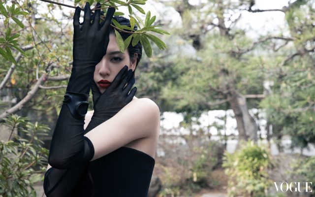 訂閱《VOGUE》香港版電子書及紙本實體書:四月刊|三吉彩花:「型格地走進人生新一頁」