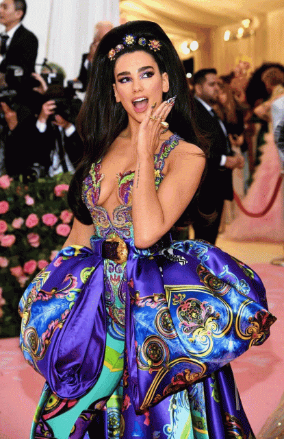 Met Gala 2023|首次擔任聯合主席 Dua Lipa 會怎麼穿?盤點未來復古天后 Dua Lipa 經典紅地毯造型