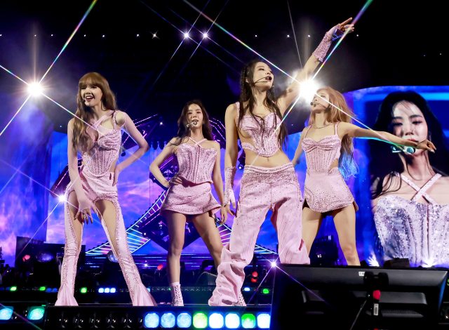 韓國女團 BLACKPINK 登上 Coachella 2023 主舞台,時尚舞台服造型充滿亮點!