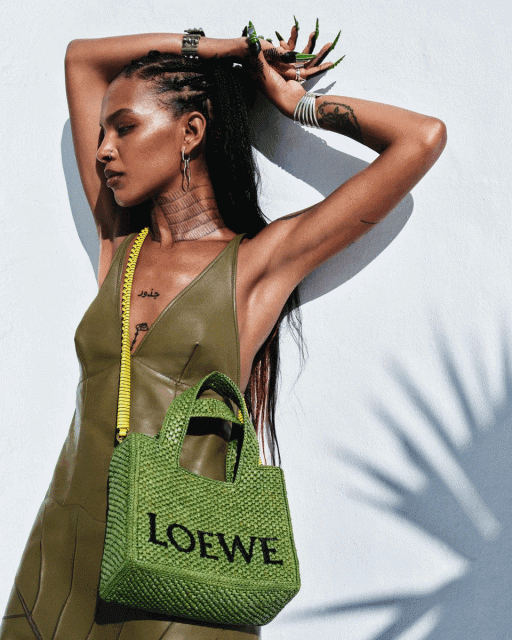 嚮往夏日陽光與海灘?Loewe 最新推出 Paula’s Ibiza 2023 系列,手工編織袋和潛水鏡靈感太陽眼鏡令人心動!