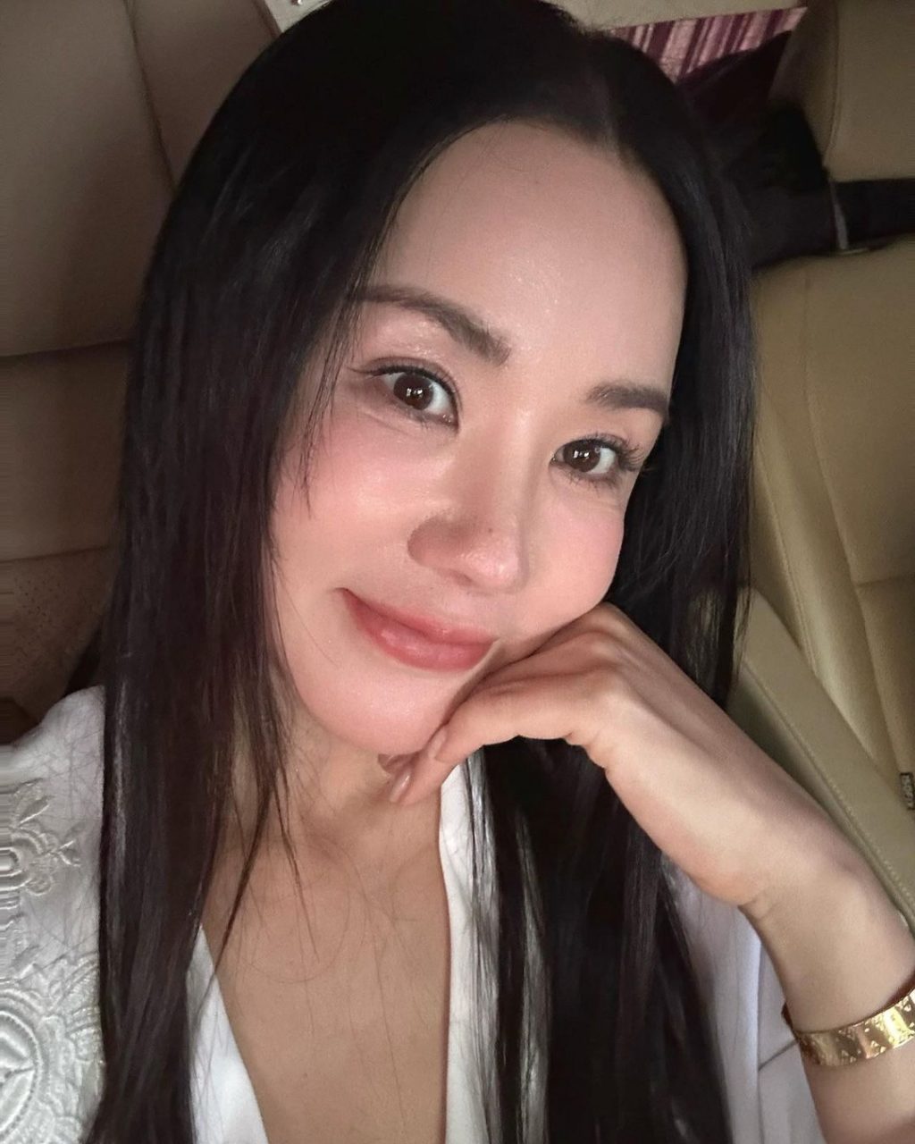 嚴正化憑藉《車貞淑醫生》在53歲重回事業高峰！她是韓國天后、影后級人物 年過50歲依然保持迷人身材