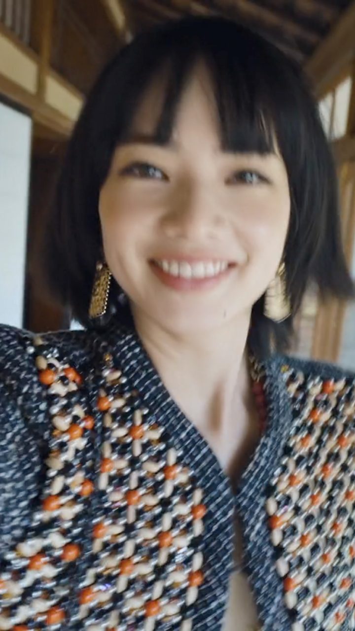 跟着小松菜奈從達卡走到東京！Chanel Métiers d’art 工坊系列將在 6月1日於日本東京再度登場