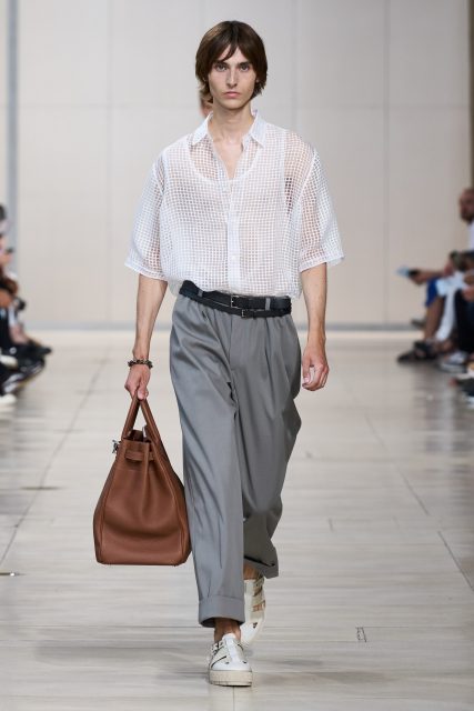從海邊到都市,Hermès 創造出清涼的現代夏日系列|Spring 2024 Menswear