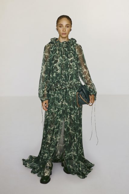 Burberry 無預警發布 2024 春季系列，見證 Daniel Lee 筆下的英式風格進化論！