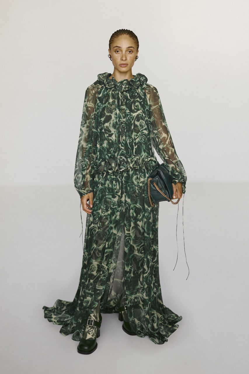Burberry 無預警發布 2024 春季系列，見證 Daniel Lee 筆下的英式風格進化論！