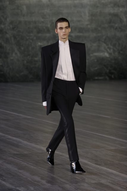 Anthony Vaccarello 顛覆傳統性別穿著規則,定義新時代的YSL男性|Spring/Summer 2024 Menswear