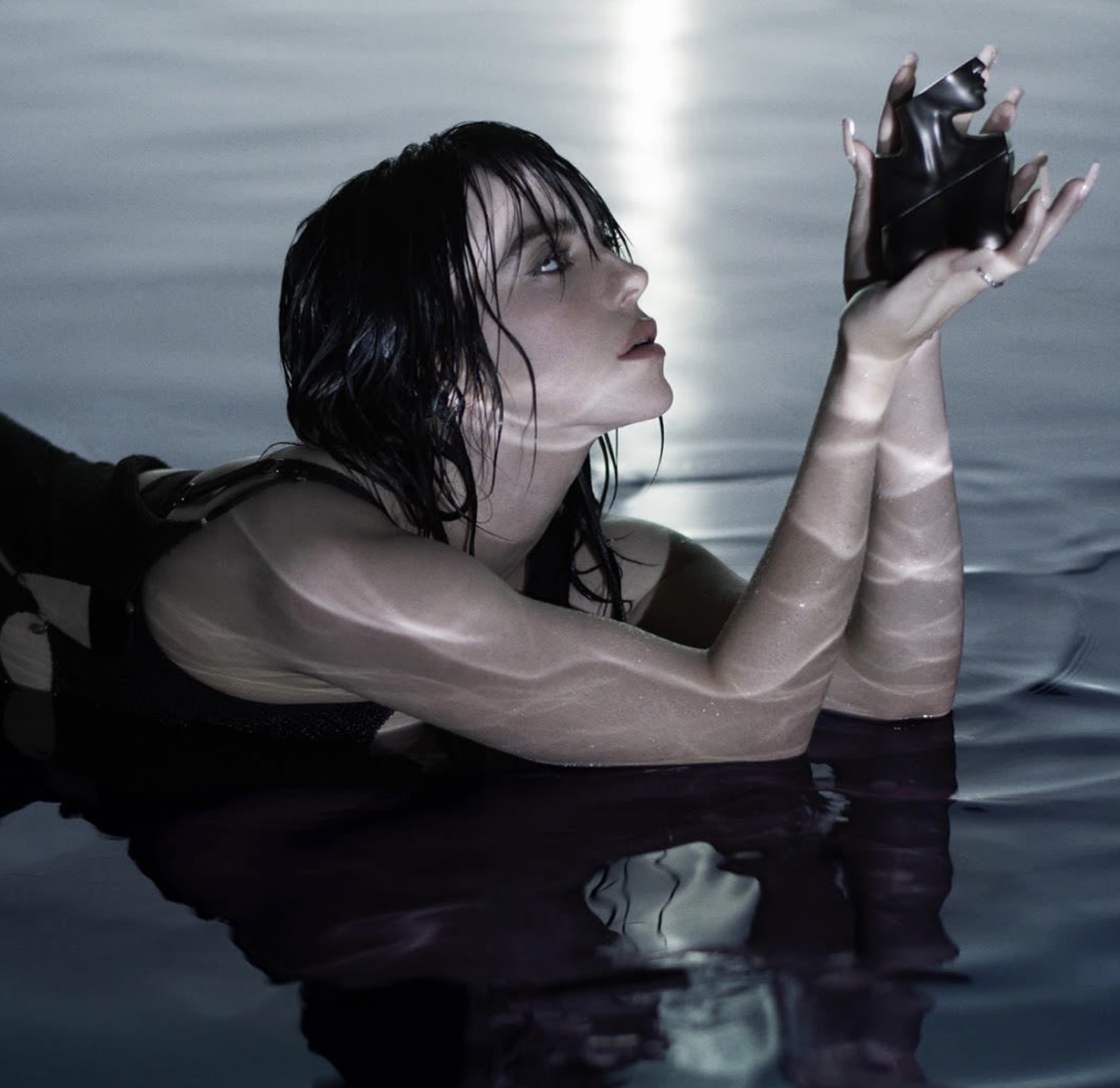 專訪Billie Eilish以香氣建立關注真實性和自我意識的世界 談自愛、身體羞辱及網絡批評