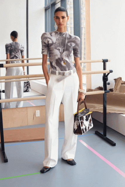 被動物壟斷的時尚圈？Tory Burch、JW Anderson 與 Christopher Kane 在 2023 年時裝展上的生物野性魅力