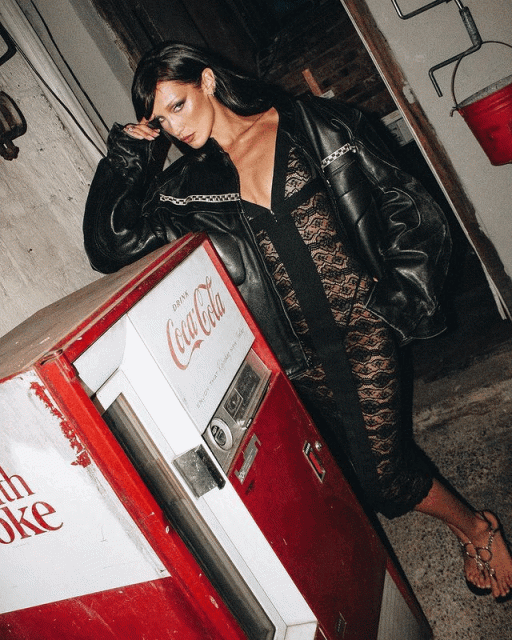 性感透視裙成為時尚界的熱門之選?Dua Lipa、Margot Robbie、Rihanna⋯⋯等時尚名人無法抗拒的透視造型!