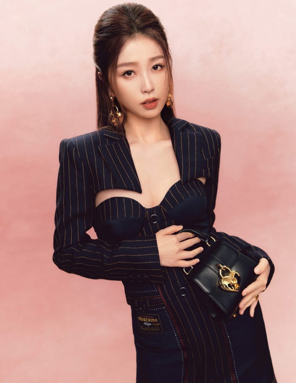 Moschino 新任命品牌大使虞書欣，了解這位新生代人氣偶像的時尚魅力！