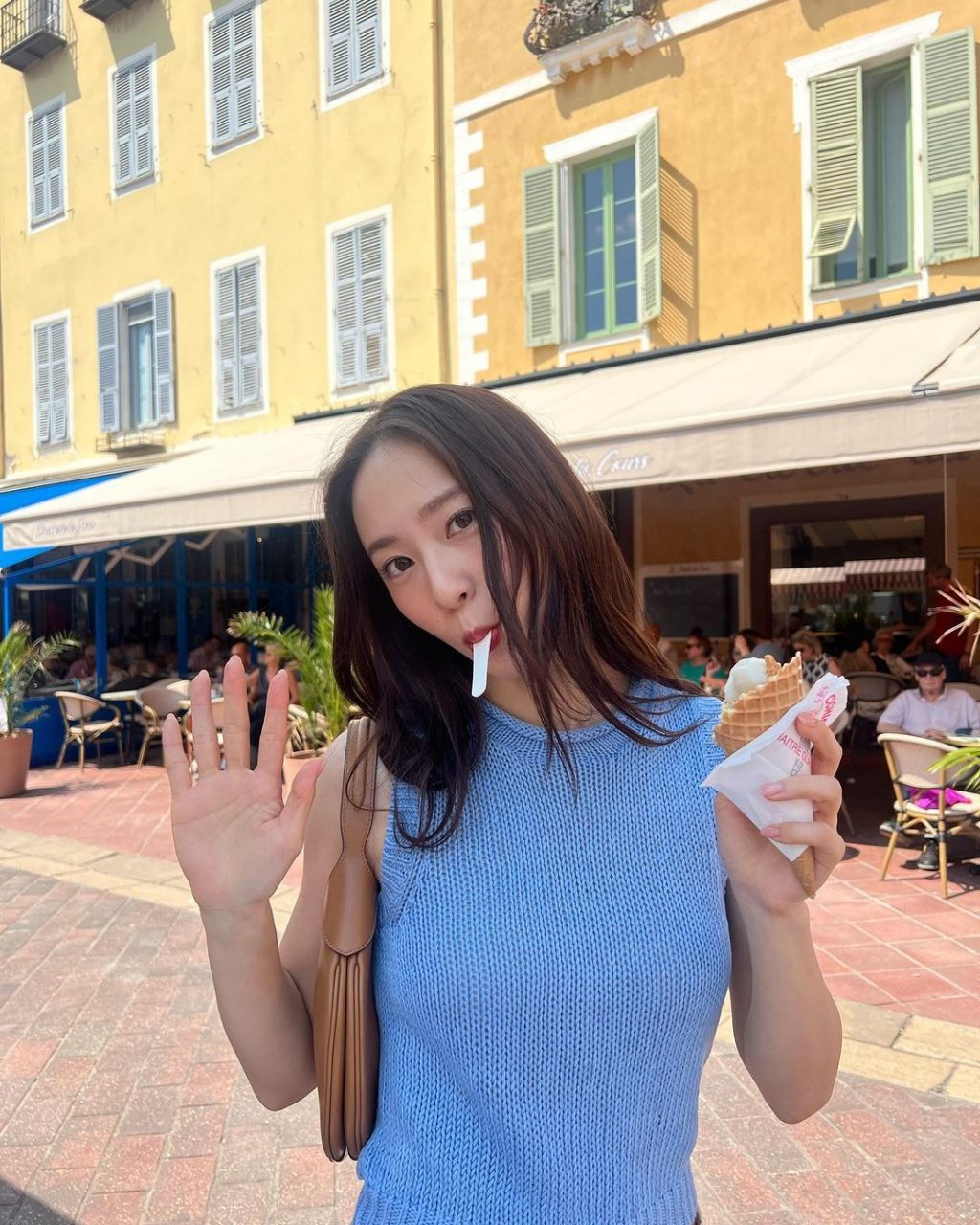 Style File：鄭秀晶 Krystal Jung 日常簡約風穿搭的四大要素，適合上班族參考