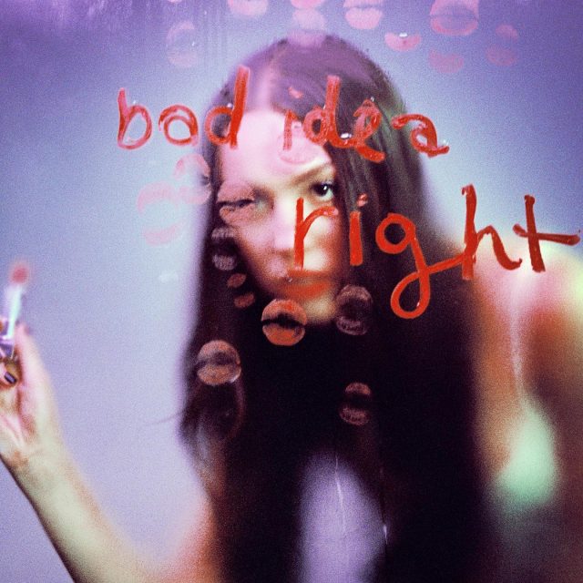 樂壇小天后 Olivia Rodrigo 新專輯第二首單曲《bad idea right?》本週五發行:「和《Vampire》的風格完全不同!」