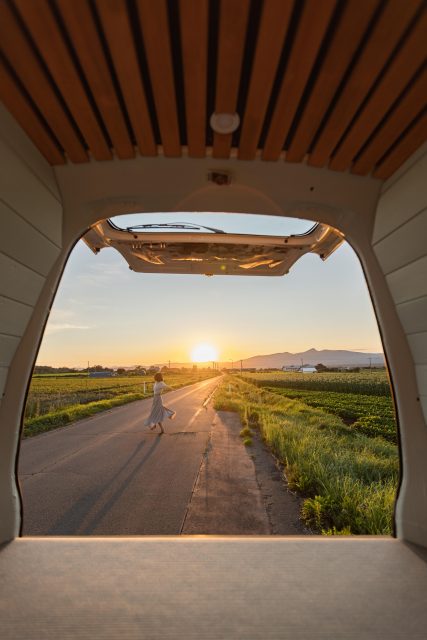 從旅行尋找生活的意義?專訪日本女生宮本芽依,分享一人一車的 #Vanlife 車中泊旅居生活、自駕遊的樂趣和建議!