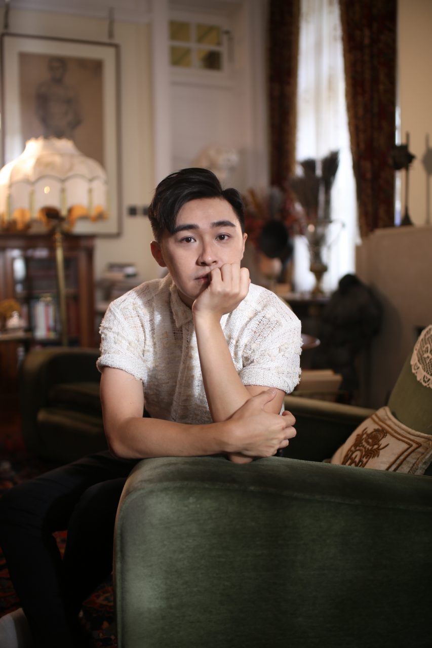 為Mirror成員姜濤個人Solo演唱會設計舞台服，專訪DEMO設計師Derek