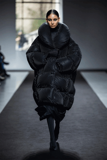 亞洲設計師新浪潮!Chen Peng、Sandy Liang 等一眾新生代設計師如何憑藉獨特視野和創意在時裝界掀起變革?