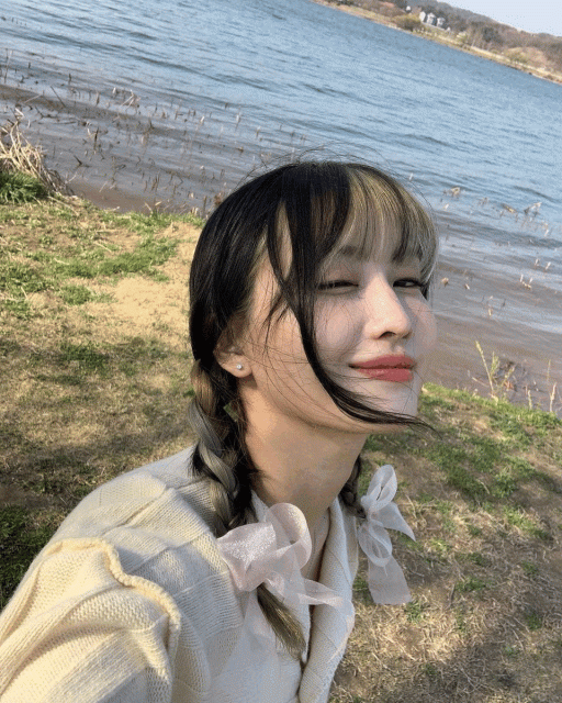 盤點 2023 時尚名人們最愛的 5 種蝴蝶結髮型,以精緻髮飾點綴日常休閒造型!