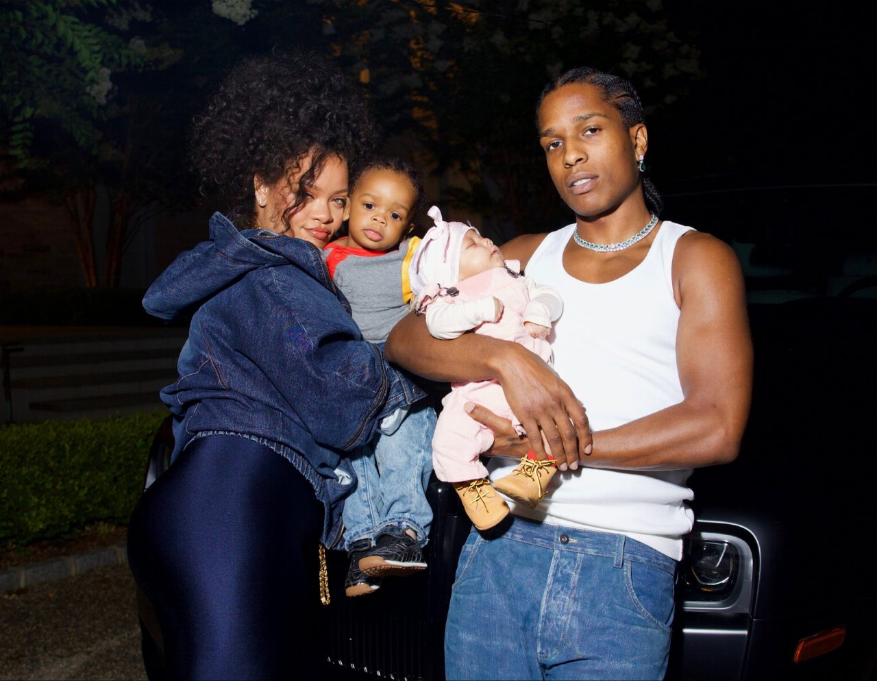 Rihanna、A$AP Rocky首度公布一家四口的系列全家福！紀錄日常相處的溫馨瞬間