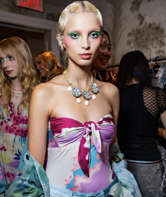SS24 紐約時裝週｜盤點5大美妝趨勢 最夢幻的美人魚和「天使之眼」