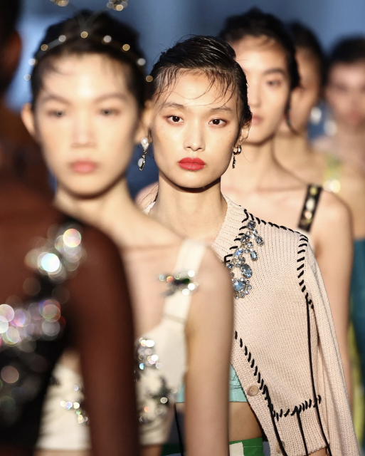 SS24 倫敦時裝週｜反映倫敦的多元化文化 「乾淨」美學成為時裝週美容趨勢核心