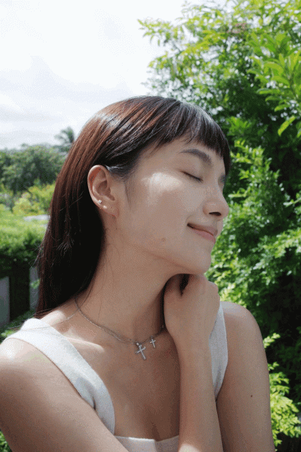 Fiona、Anjaylia 與 Evelyn 見證 Chanel 一號紅山茶花精華液的養膚活力:讓她們重拾生活節奏,愛上真實的自己