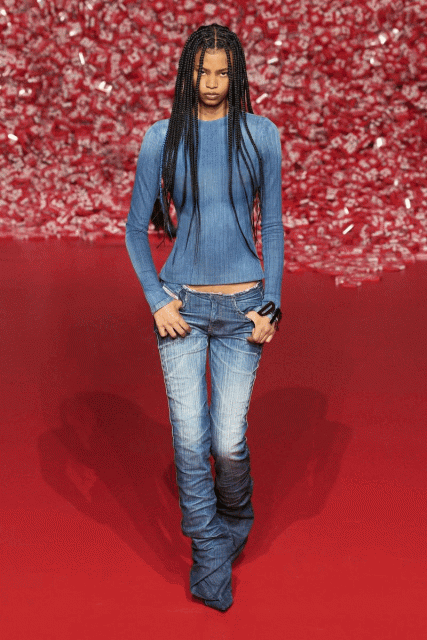 10 種女生牛仔褲穿搭!拆解 2023 年秋冬時裝系列,獲得造型靈感!