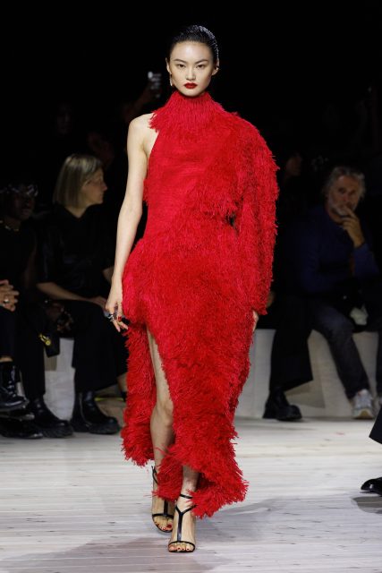Sarah Burton Unveils Her Final Collection For Alexander McQueen