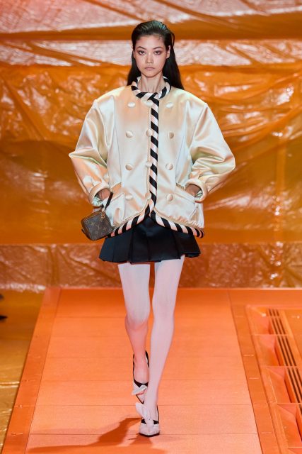 Louis Vuitton 將秀場化成熱氣球內部!以混合風格打造為旅行而設的日常製服| Spring / Summer 2024