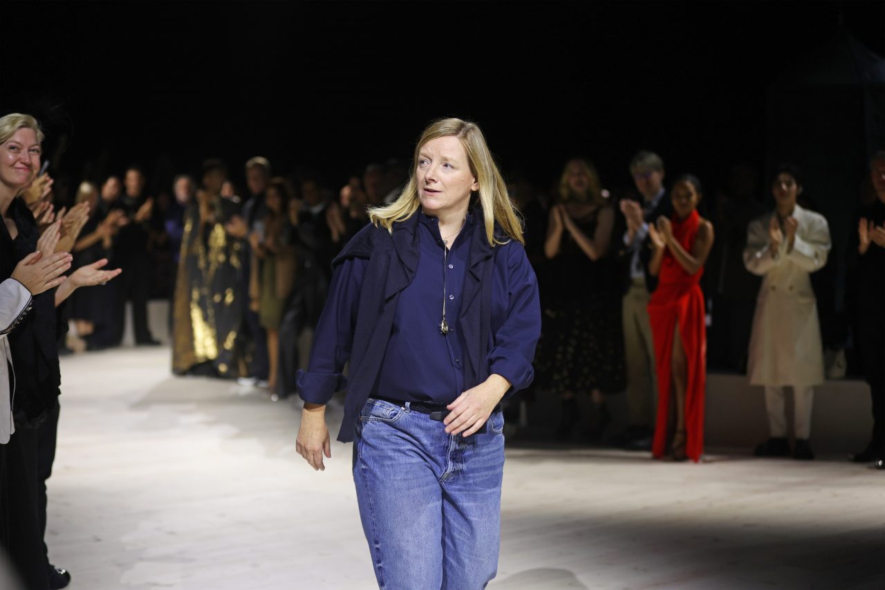 曾為凱特王妃設計婚紗的英國設計師 Sarah Burton ，為品牌 Alexander McQueen 留下了哪些經典時刻？