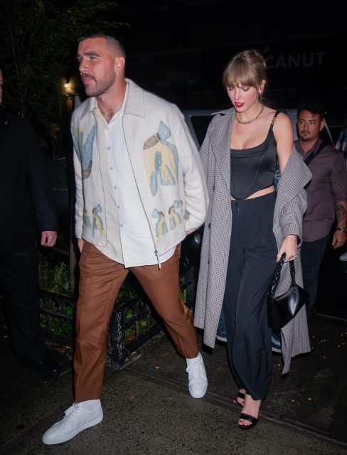 Taylor Swift與新男友Travis Kelce出街必帶的小眾手袋品牌Aupen究竟有什麼來頭?連Kylie Jenner、Hailey Bieber都愛不釋手!