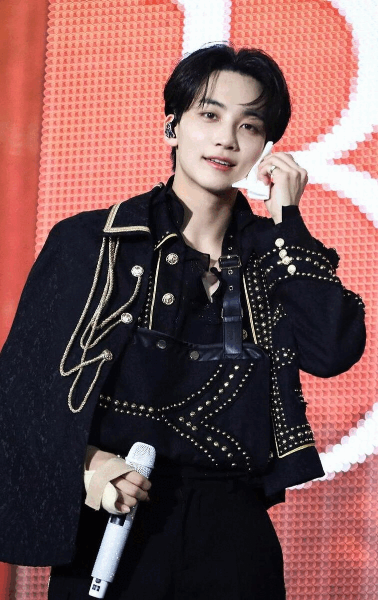 Style File：Seventeen 淨漢生日快樂！作為 YSL 品牌寵兒的他，在私下如何展現出溫柔帥氣魅力？