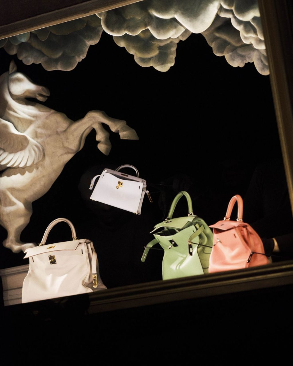 結合舞蹈, 物件劇場, 音樂和電影！奇幻劇場 On The Wings of Hermès 分別呈現七場天馬行空的旅程