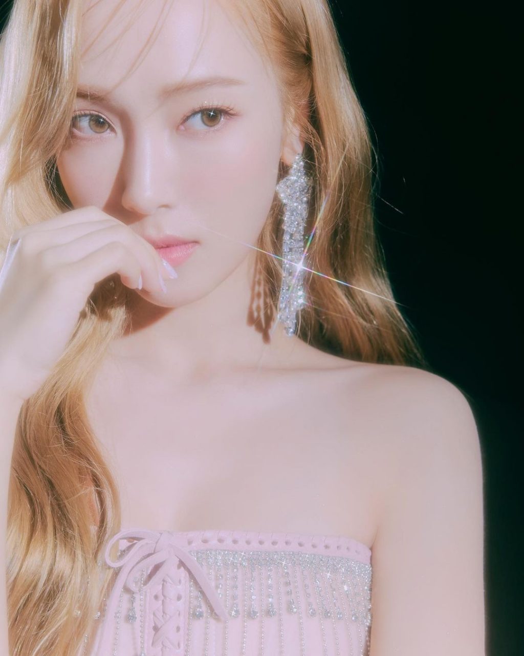 睽違六年的回歸！鄭秀妍 Jessica 即將發佈迷你四輯《BEEP BEEP》親自參與作詞作曲